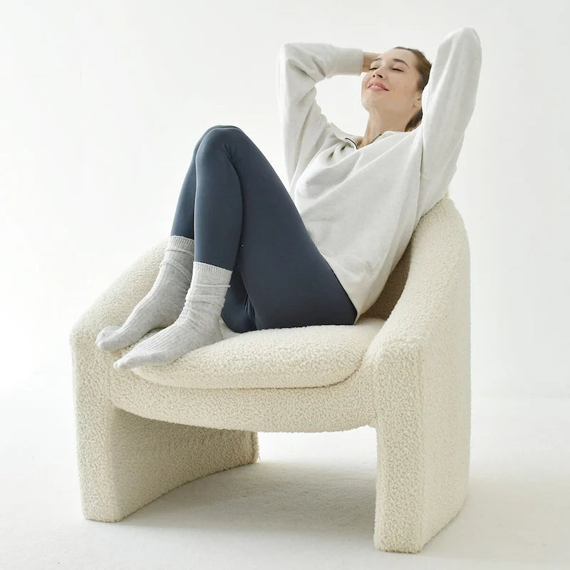 Fauteuil d'appoint rembourré en tissu bouclette style moderne