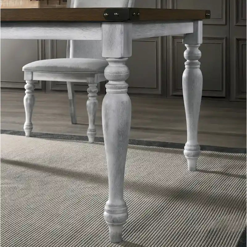 Table de salle à manger en chêne blanc rustique avec pieds tournés au fini vieilli