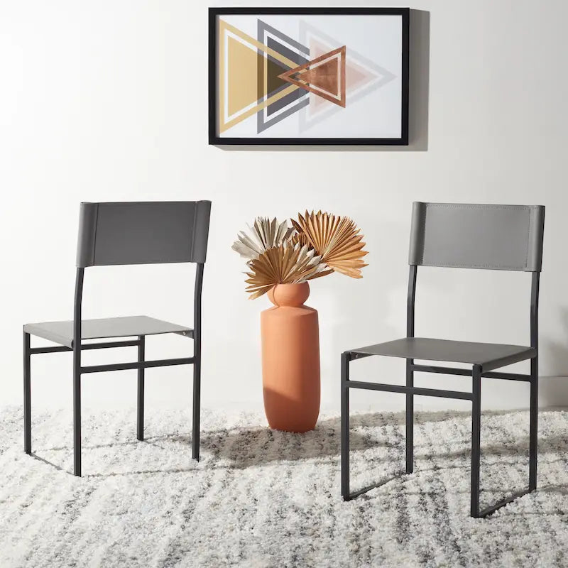 Chaise de salle à manger moderne en cuir avec piètement ouvert en métal noir