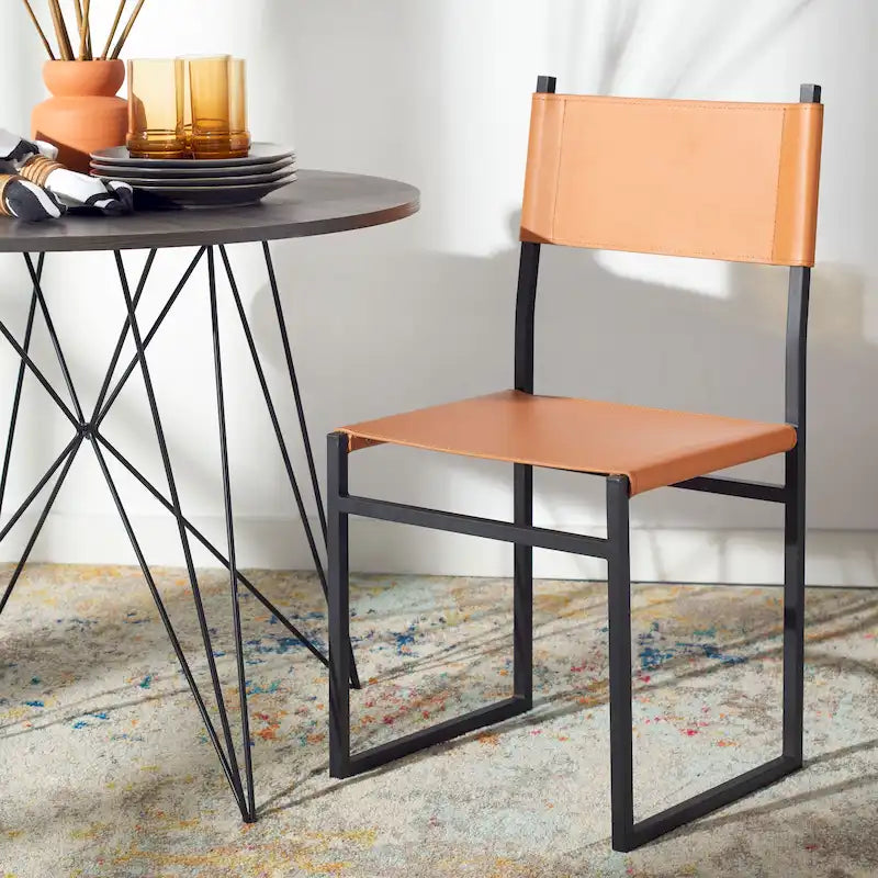 Chaise de salle à manger moderne en cuir avec piètement ouvert en métal noir