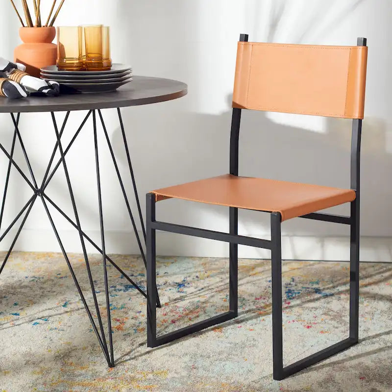 Chaise de salle à manger moderne en cuir avec piètement ouvert en métal noir